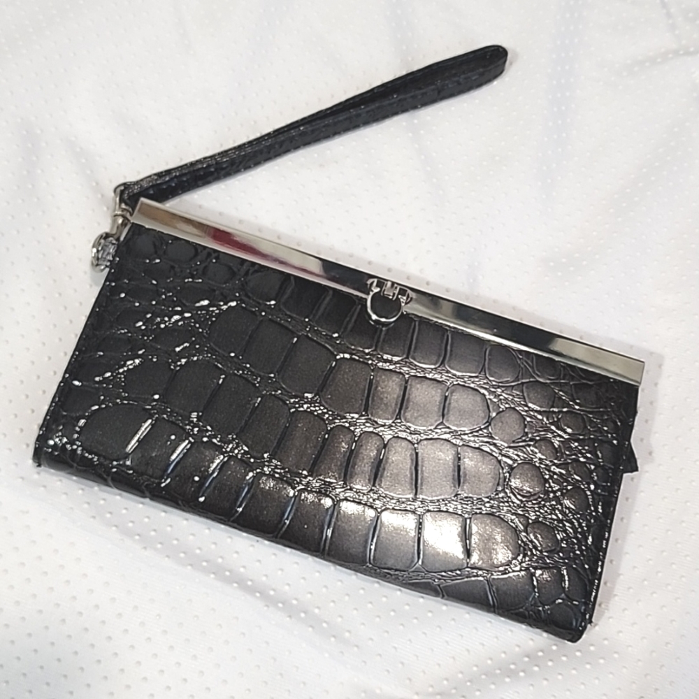 Chateau Ombre Embossed Crocodile Pattern Wallet/ Wristlet